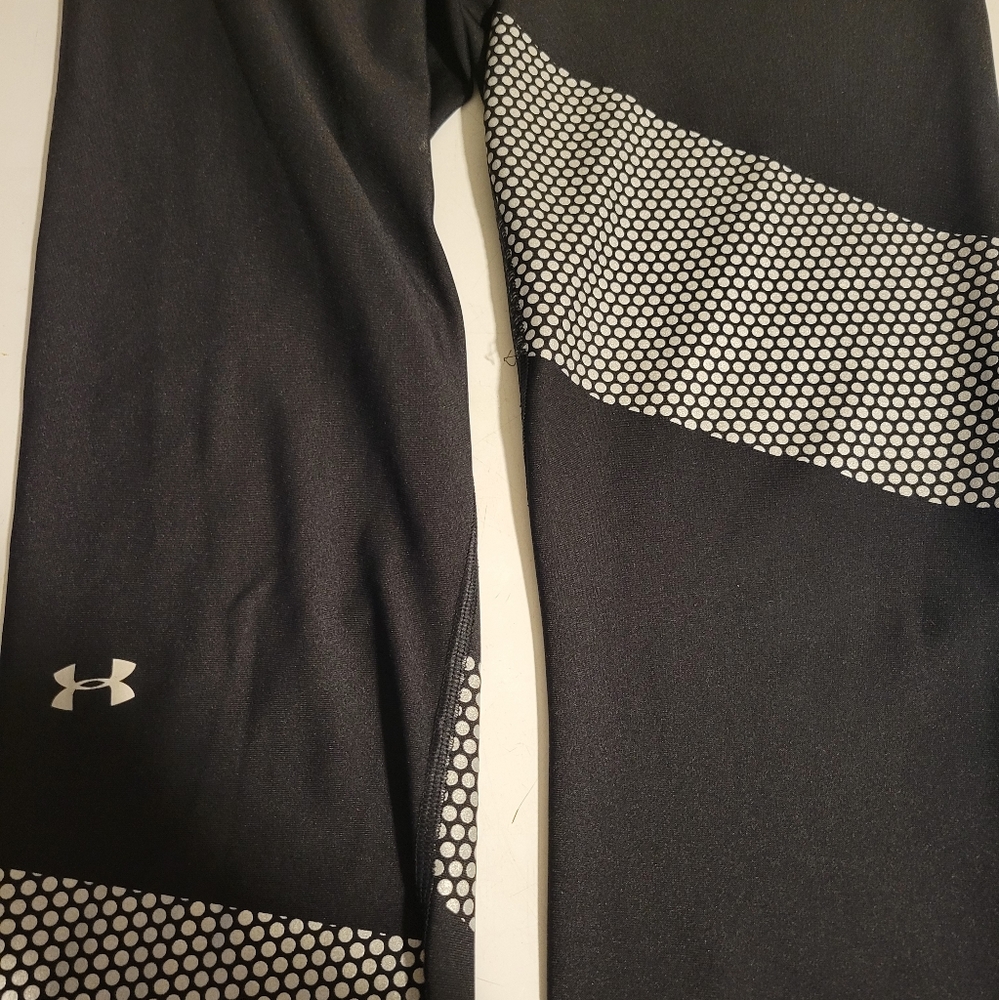 Under Armour black leggings